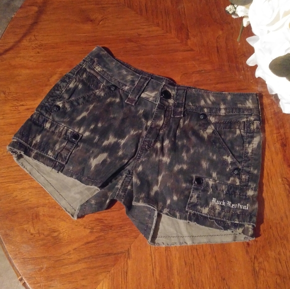 Rock Revival camo shorts - Picture 3 of 11